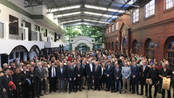 Miranda anima aos socios  e socias do Centro Partido do Carballiño a presumir de galeguidade na celebración do seu primeiro centenario 