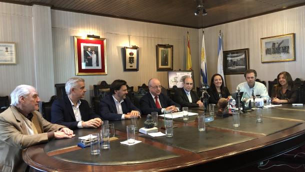 Miranda visita la Casa de Galicia de Uruguay, que estrena directiva y una nueva etapa con el reto de darle un nuevo impulso a la entidad