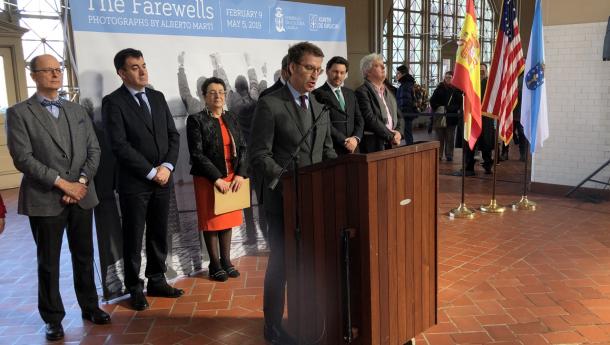 Feijóo inaugura en Nueva York la exposición 'Os Adeuses', "un homenaje a la epopeya de millones de gallegos" Feijóo inaugura en Nueva York la exposición 'Os Adeuses', "un homenaje a la epopeya de millones de gallegos"