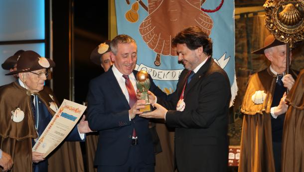 Miranda pide a todas y todos los gallegos del mundo que extiendan su compromiso con Galicia al Xacobeo 2021 durante la celebración del Capítulo de la Enxebre Orde da Vieira en Madrid