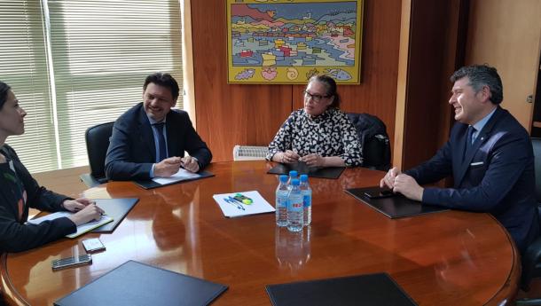 Miranda se reúne con la embajadora de Australia en España, Julie-Ann Guivarra, para tratar los retos que afrontan ambas regiones