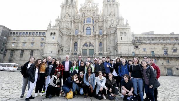 El alumnado de gallego del instituto londinense Cañada Blanch llega a Santiago en su ‘Viaxe da lingua’
