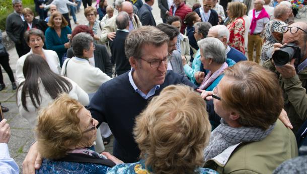 Feijóo da la bienvenida a las y los mayores del exterior beneficiarios de Reencontros na Casa y a sus familias, a quienes agradece su labor como embajadoras y embajadores de Galicia en América, en el 30 aniversario del programa