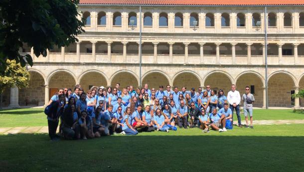 La Secretaría Xeral da Emigración acerca a las y los participantes de Escolas Abertas el patrimonio de la Ribeira Racra, candidata a ser Patrimonio de la Humanidad