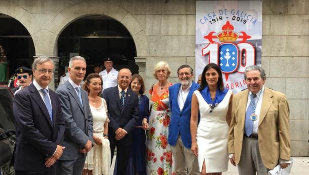 La alcaldesa de Santander y la consejera de Educación y Turismo asistieron a la procesión de Santiago 2019, organizada por el Centro Gallego de Santander La alcaldesa de Santander y la consejera de Educación y Turismo asistieron a la procesión de Santiago 2019, organizada por el Centro Gallego de Santander