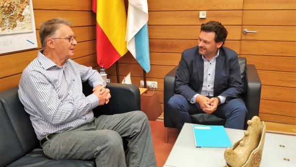 Miranda agradece al Centro Recreativo Uniâo do Río Tea su trabajo para “mantener vivos los lazos” entre Galicia y las y los gallegos residentes en el Brasil Miranda agradece al Centro Recreativo Uniâo do Río Tea su trabajo para “mantener vivos los lazos” entre Galicia y las y los gallegos residentes en el Brasil