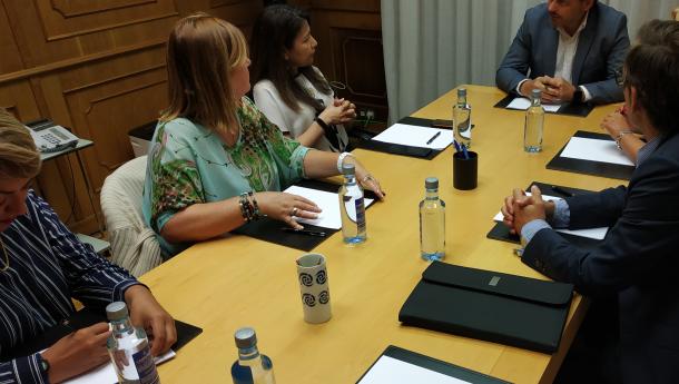 Miranda le traslada a los representantes de HEVEGA el "permanente compromiso" de la Xunta con la situación de los gallegos de Venezuela