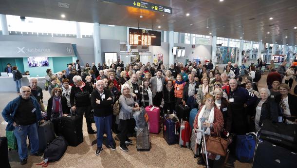 Miranda recibe a las y los participantes del programa “Reencontros na terra” que este año trae de vuelta a Galicia a 130 mayores residentes en América