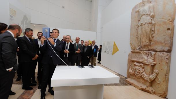 Feijóo destaca la exposición ‘Galicia, un relato en el mundo’ como una muestra prodigiosa que permite agrupar retazos de una historia en la que podemos sentirnos a gusto todas y todos los gallegos