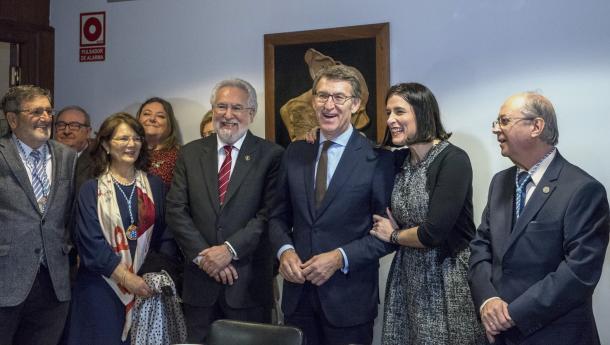 Feijóo transmite el deseo de que las casas de Galicia de todo el mundo vivan el Xacobeo porque son "nuestras mejores embajadas"