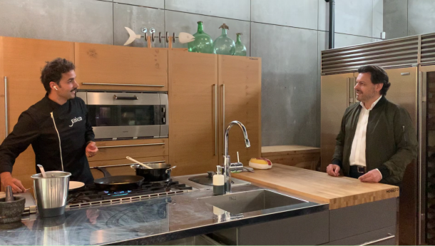 Miranda expone la nueva actividad del Aula GaliciaAberta de la Secretaría Xeral da Emigración, un seminario de cocina en el que el chef André Arzúa interactuará con los gallegos y gallegas de todo el mundo
