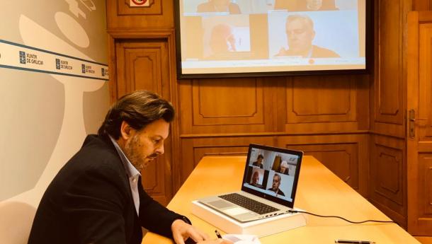 Miranda mantiene una videoconferencia con los hogares que acogen gallegos y gallegas de Montevideo y Buenos Aires a los que se aportaron 140.000 euros en ayudas