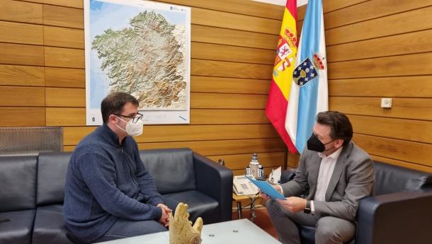 Miranda analiza con el Centro Galicia en Ponferrada las actividades previstas para la difusión del Camino de Santiago