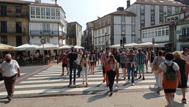 Vuelve a bajar el número de emigrantes gallegas y gallegos por séptimo año consecutivo según los datos del INE, con 1.445 menos en 2021
