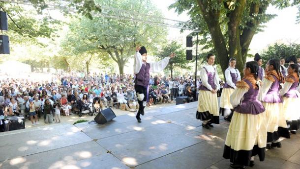 Emigración refuerza el apoyo a las entidades culturales del exterior para facilitar su participación en el VI Día de la Galicia Exterior