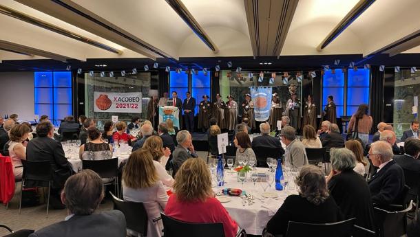Miranda destaca que “el carácter plural e integrador de los gallegos conforma la identidad universal de nuestro pueblo” durante el 54º Capítulo de la Orde da Vieira