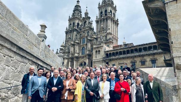 Miranda asiste en Santiago de Compostela al encuentro de confraternidad con la Asociación Día de Galicia en Asturias