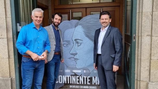 Miranda y López Dobarro, junto al director del CDG, asisten al espectáculo Continente María
