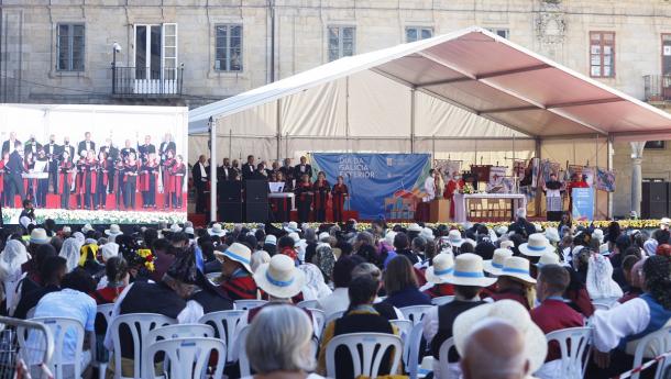 Galería de fotos de la Misa del Peregrino y pasacalles de las entidades gallegas del mundo en el VI Día de la Galicia Exterior