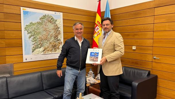 Miranda agradeció al Presidente del Lar Gallego de Chile la participación de su entidad en el Día da Galicia Exterior y la actuación de la agrupación en varias villas gallegas