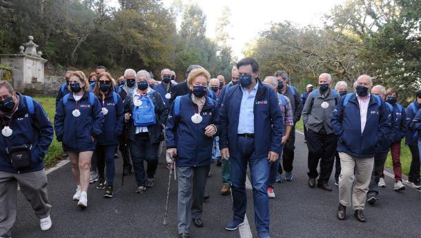Emigración publica el listado de personas seleccionadas en el programa "Reencuentros con el Xacobeo" que permitirá a 205 gallegas y gallegos de más de 65 años de Europa, España y América, acercarse al Camino de Santiago
