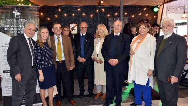 La delegada de la Xunta en Uruguay, Elvira Domínguez, asistió a la inauguración del pabellón de España en la Exposición Prado 22