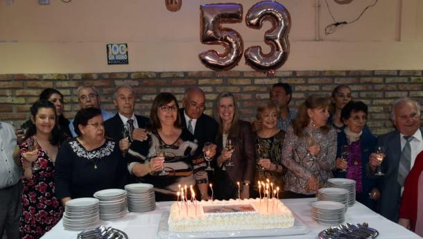 La delegada de la Xunta en Uruguay, Elvira Domínguez, asistió al 53º aniversario del Centro Social y Cultural Bergantiños de Montevideo