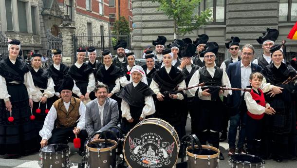 A participación do secretario xeral da Emigración nun evento nacional en Suíza fortalece os lazos coa diáspora galega e mostra a riqueza cultural de Galicia