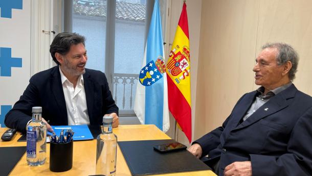 Miranda analiza con el presidente de la Sociedade Rosalía de Castro de Santos la atención socioasistencial a los gallegos mayores residentes en esta ciudad de Brasil