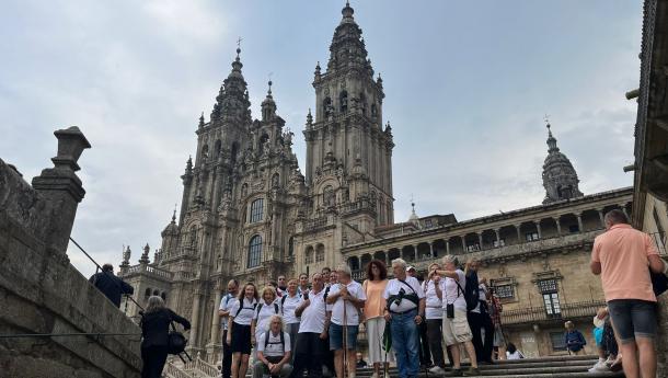 La Federación de Asociacións Galegas de Madrid peregrina a Santiago de Compostela