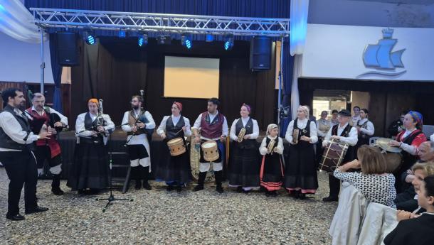La Delegada de la Xunta en Uruguay anima al Centro Gallego Valle Miñor a mantener viva la cultura gallega en su 77 Aniversario