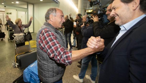 Miranda e representantes da SXE dan a benvida en Santiago, Vigo e A Coruña aos maiores do exterior que participan no programa "Reencontros con Galicia"