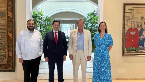 Miranda reúnese co Embaixador de España na República Dominicana para reforzar a colaboración institucional en apoio aos galegos do exterior, con especial atención aos programas de retorno e promoción cultural