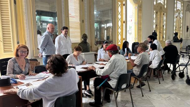 Miranda supervisa en La Habana el seguimiento del proceso de solicitudes de las ayudas económicas individuales