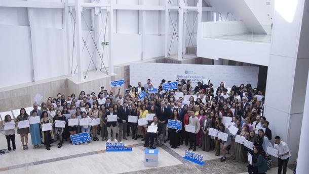 Emigración publica el listado provisional de personas admitidas y excluidas en el programa de Becas BEME para estudiar un máster en Galicia el próximo curso
