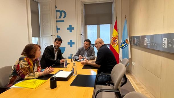 Miranda destaca el valor del proyecto cultural "De Mañón ao mundo" como un puente entre la emigración histórica al exterior y la llegada actual de nuevos residentes