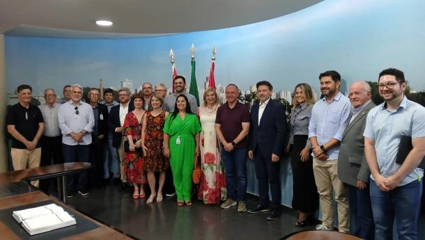 Miranda: “A colaboración coas autoridades locais é clave para fortalecer os vínculos da colectividade galega”.