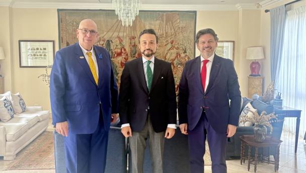 O secretario xeral da Emigración, Antonio Rodríguez, mantén un encontro de traballo co embaixador de España en Panamá, Guzmán Palacios