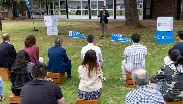 La Xunta impulsa la formación de cerca de 50 maestros de entidades gallegas del exterior que difundirán el baile y la música tradicional de Galicia por América y Europa.