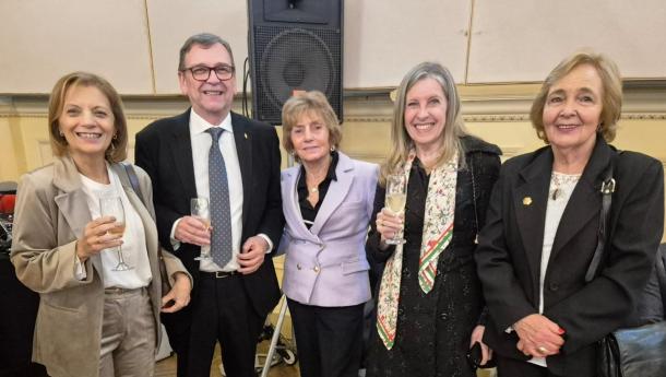 La delegada de la Xunta en Uruguay destaca el papel del Club Español de Montevideo como punto de encuentro de la colectividad española.