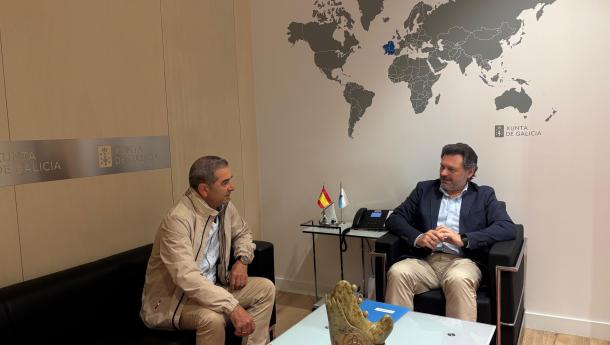 Miranda mantiene un encuentro con el presidente del Centro Español Apóstol Santiago de Liechtenstein para abordar iniciativas en favor de la colectividad gallega.