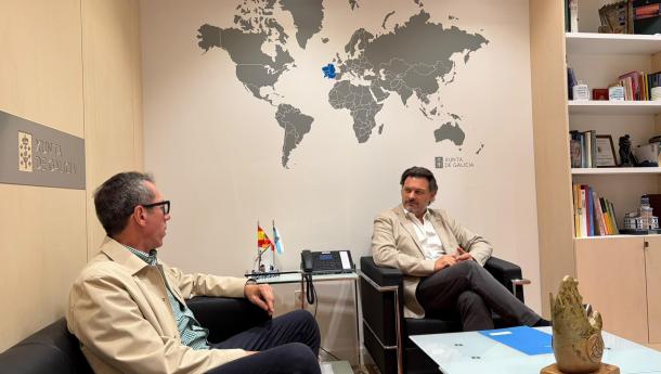 Miranda aborda con el presidente de la Feceve la situación de la comunidad gallega en Venezuela antes de su viaje al país.